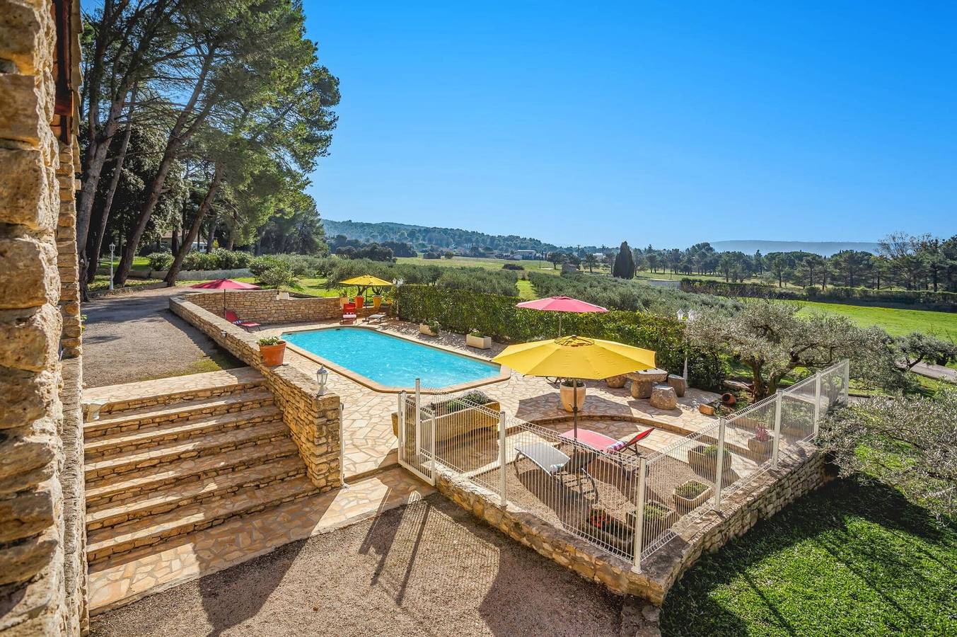 Villa Cheval Blanc by Villa Plus in Cheval-Blanc, Parque natural regional del Luberon