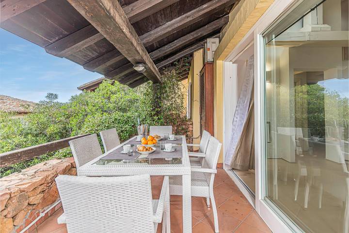 Gîte pour 6 personnes, avec terrasse et piscine, adapté aux familles à Porto Rotondo