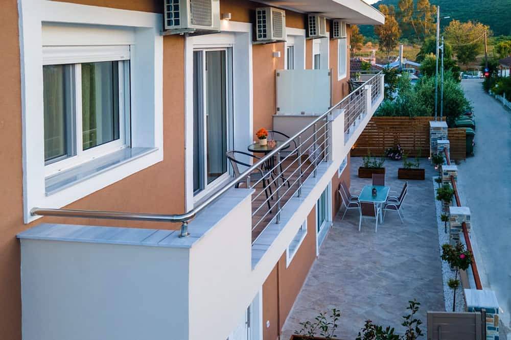 Appartamento intero, Deluxe two bedroom family apartment with kitchen and balcony in Preveza unità periferica