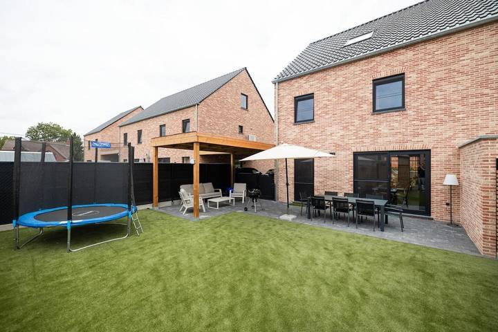 Location de vacances pour 8 personnes, avec Balcon ainsi que Terrasse et Jardin dans Lauw