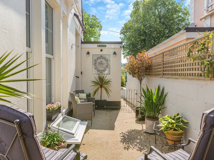 Log cabin for 2 people, with Garden in Torquay