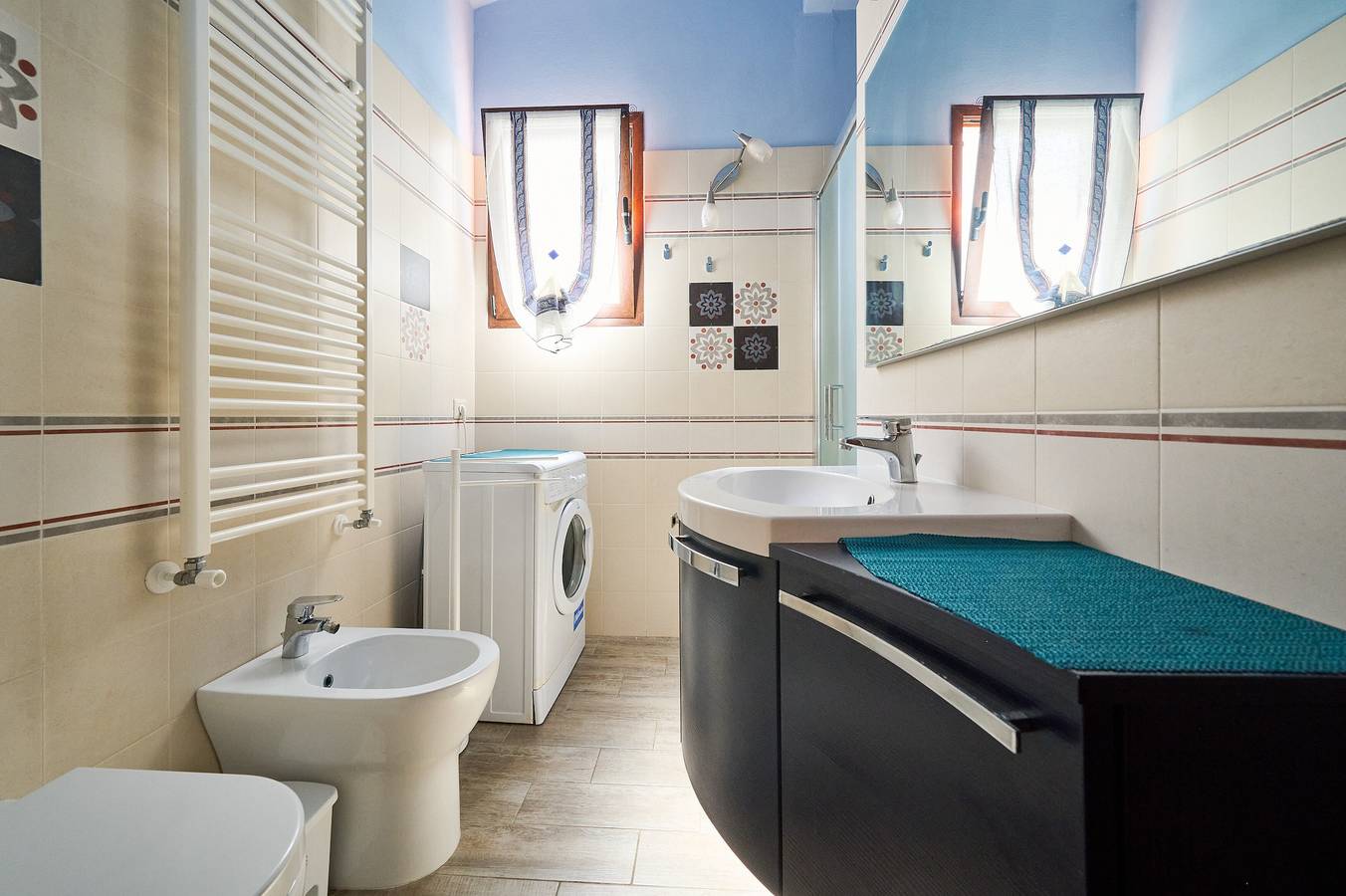 Ganze Wohnung, Ferienwohnung 'Appartamento Vicino Mare' mit privater Terrasse und Gemeinschaftsgarten in San Vincenzo, Etruskische Küste