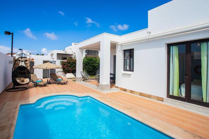 Chalet para 3 personas, con jardín y piscina además de sauna y jacuzzi en Lanzarote