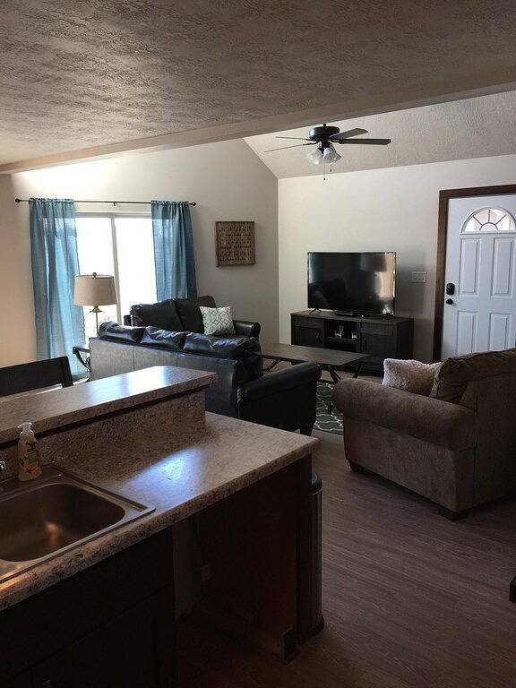 New 2017 Bridges Bay Cabin 3Br / 2Ba + Loft für separaten Raum Kinder in Dickinson County