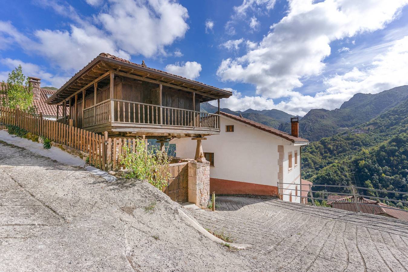 Appartement entier, Appartement « Zentralclub La Osera » : vue montagne, terrasse et jardin partagés in Somiedo, Chaîne Cantabrique