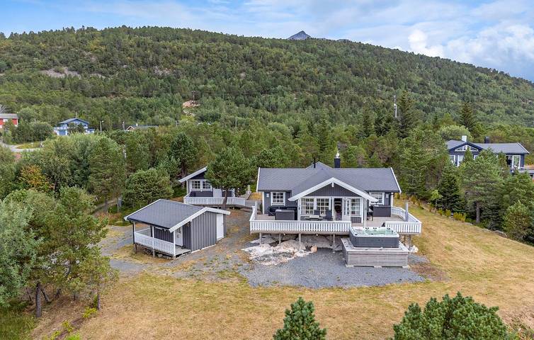 Ferienhaus für 18 Personen mit Garten in Lødingen