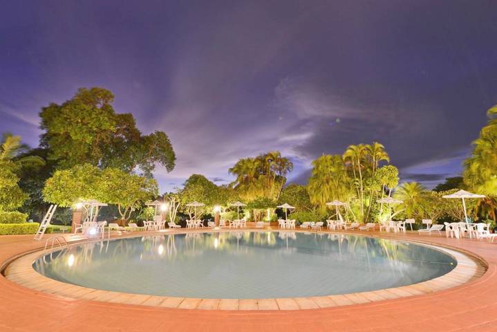 Hôtel pour 6 personnes, avec piscine et jardin - 1