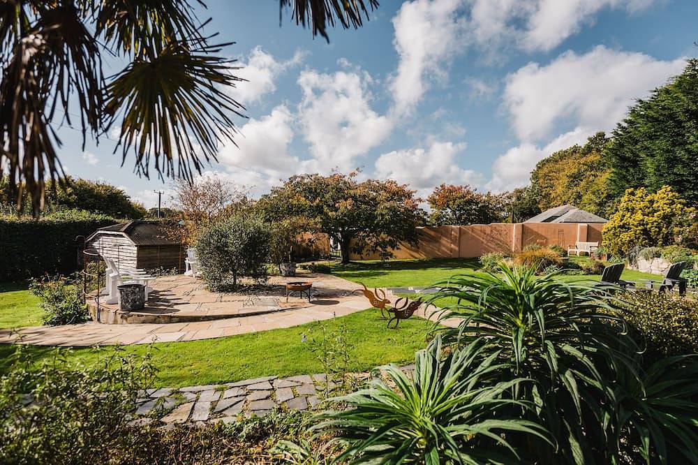 King-Ensuite with Bath-The Hideaway in Cornwall