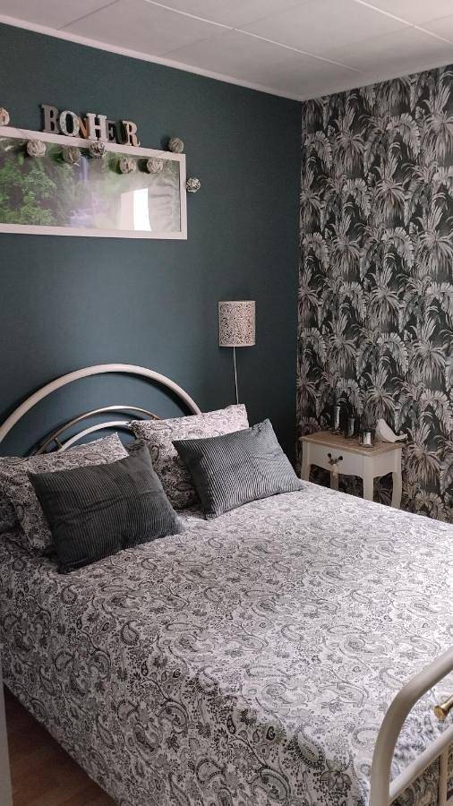 Gîte pour 2 personnes, avec terrasse et piscine ainsi que vue et jardin, animaux acceptés à Teloché - 2
