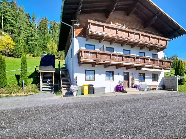 Ferienwohnung für 4 Personen, mit Balkon und Terrasse sowie Garten und Ausblick in Radstadt
