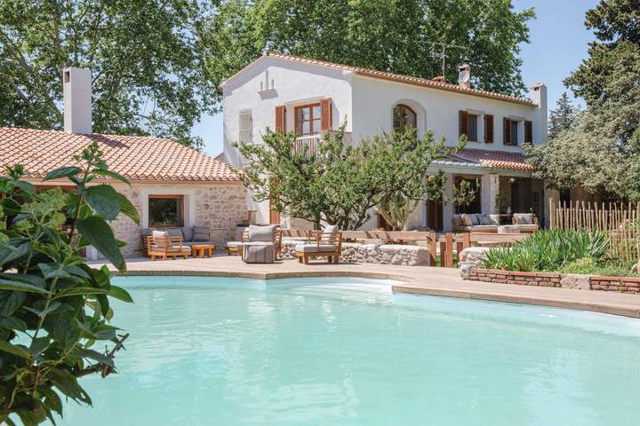 Casa de huéspedes para 14 personas, con jardín además de terraza y piscina - 1