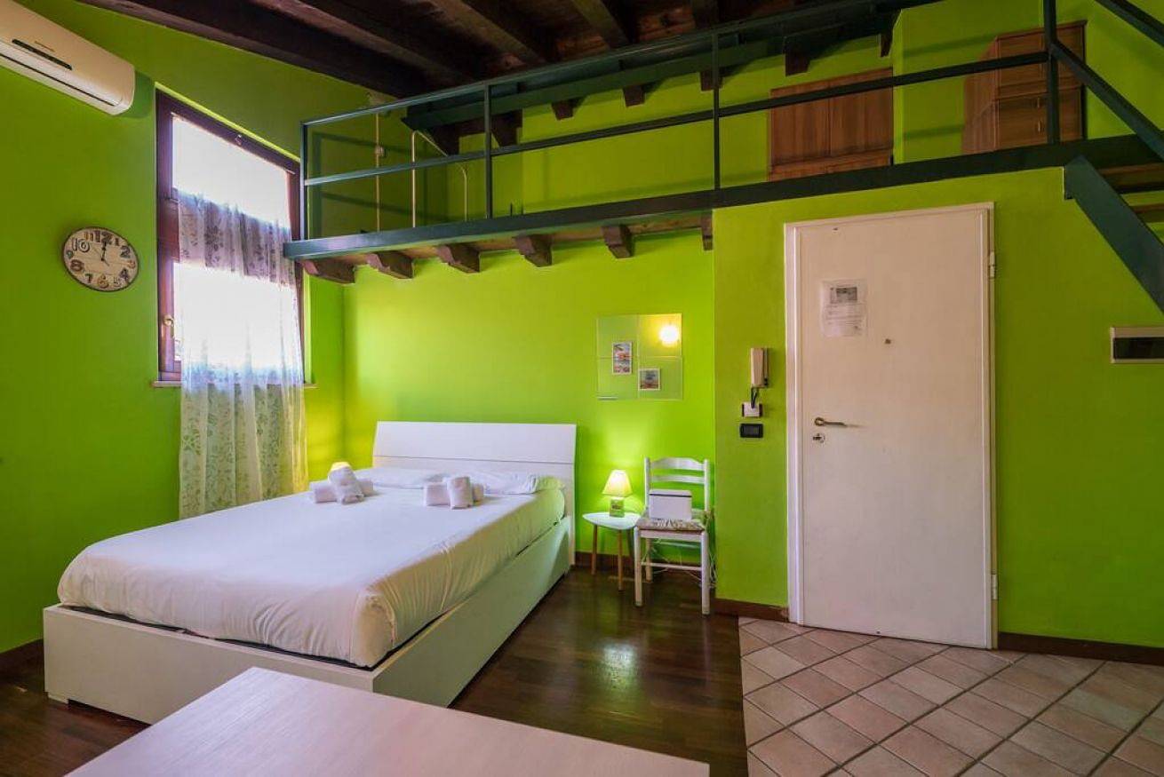 Apartamento entero, Apartamento de vacaciones para 2 personas in Desenzano del Garda, Montañas Garda