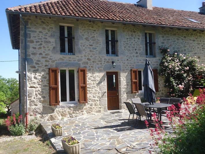 Gîte pour 6 personnes, avec terrasse et jardin, animaux acceptés dans Lac de Saint-Étienne-Cantalès - 2