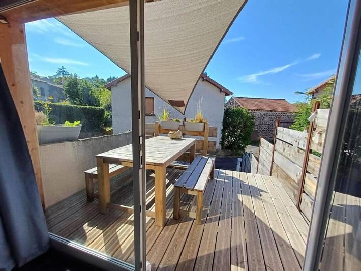 Location de vacances pour 5 personnes, avec terrasse à Saint-Genès-Champanelle