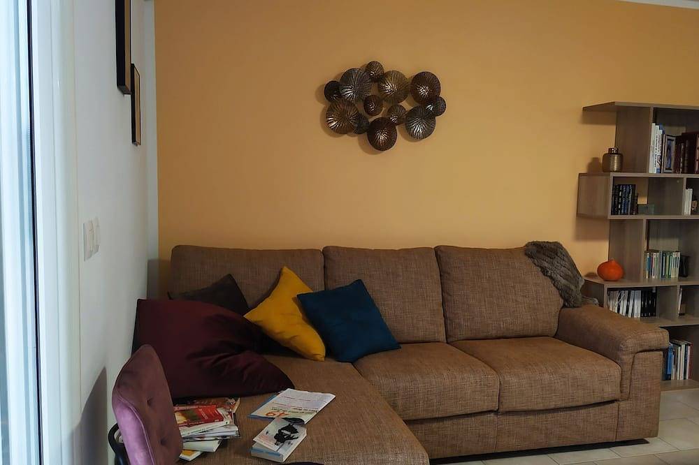New Villa On The Outskirts Of The Village, Not Overlooked, In The Countryside in Serviers-et-Labaume, Nimes und Umgebung