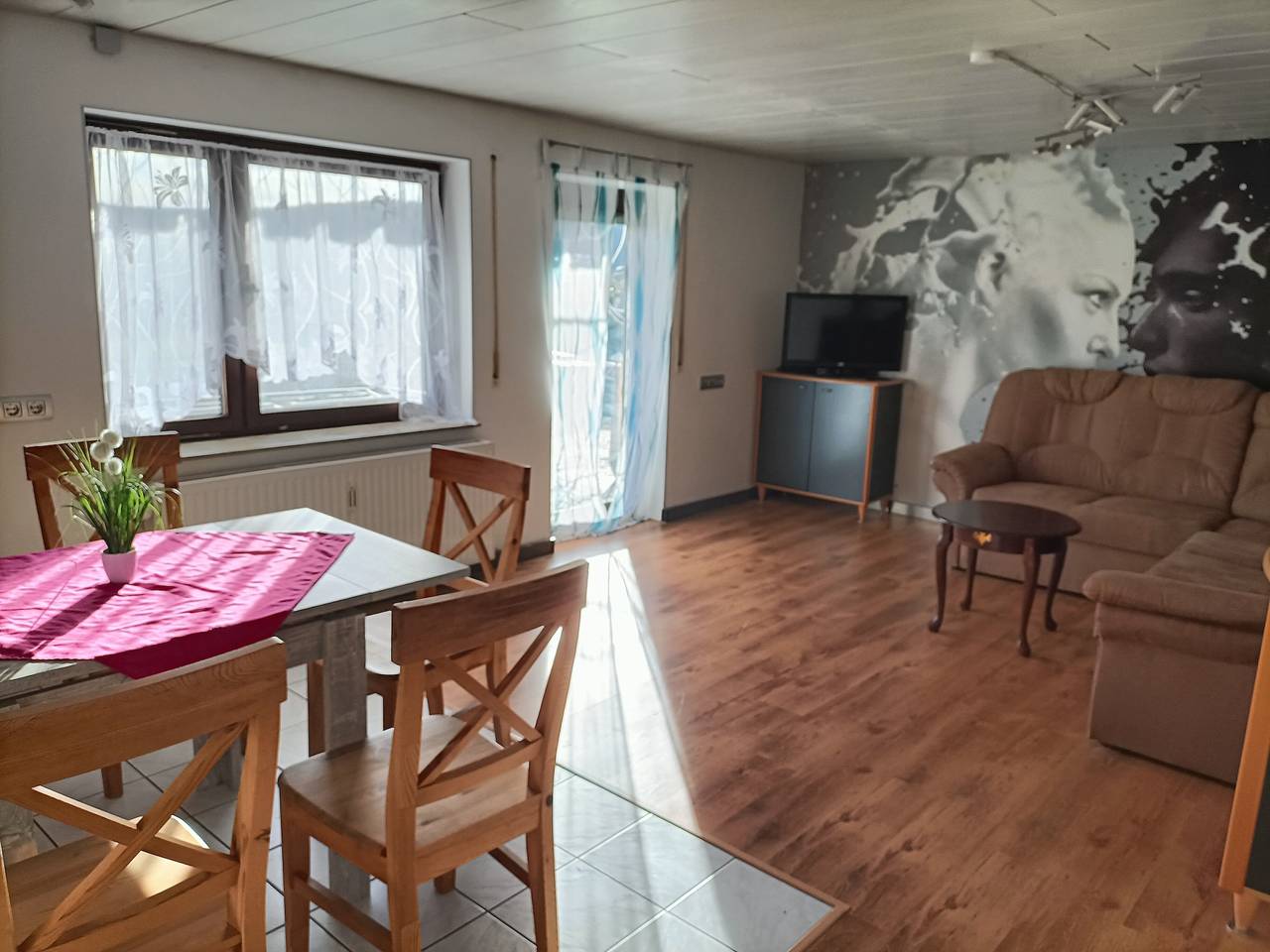 Ganze Wohnung, Ferienwohnung 'Bamboleo' mit gemeinsamer Terrasse, privatem Garten und Wlan in Veringenstadt, Region Bodensee-Oberschwaben