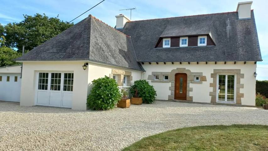 Location de vacances pour 6 personnes, avec jardin et terrasse à Hénansal
