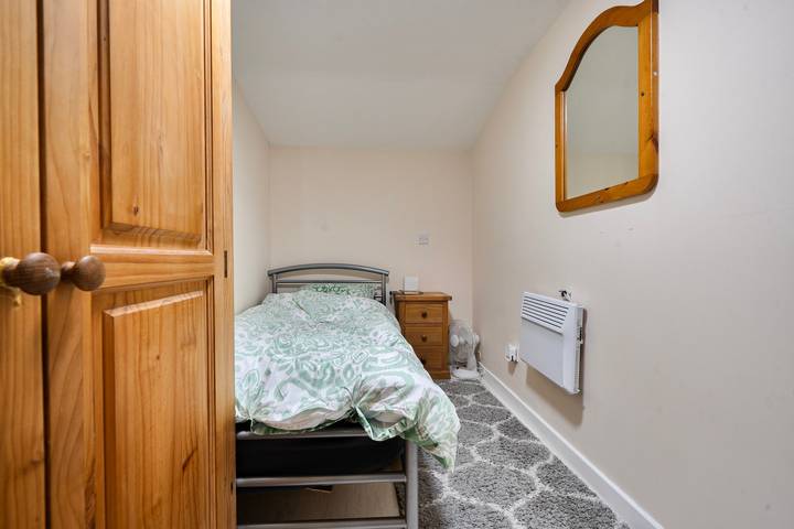Entire studio, Studio Retreat Sleeps 1 - Wifi & Parking in Coleridge Ward, Cambridge