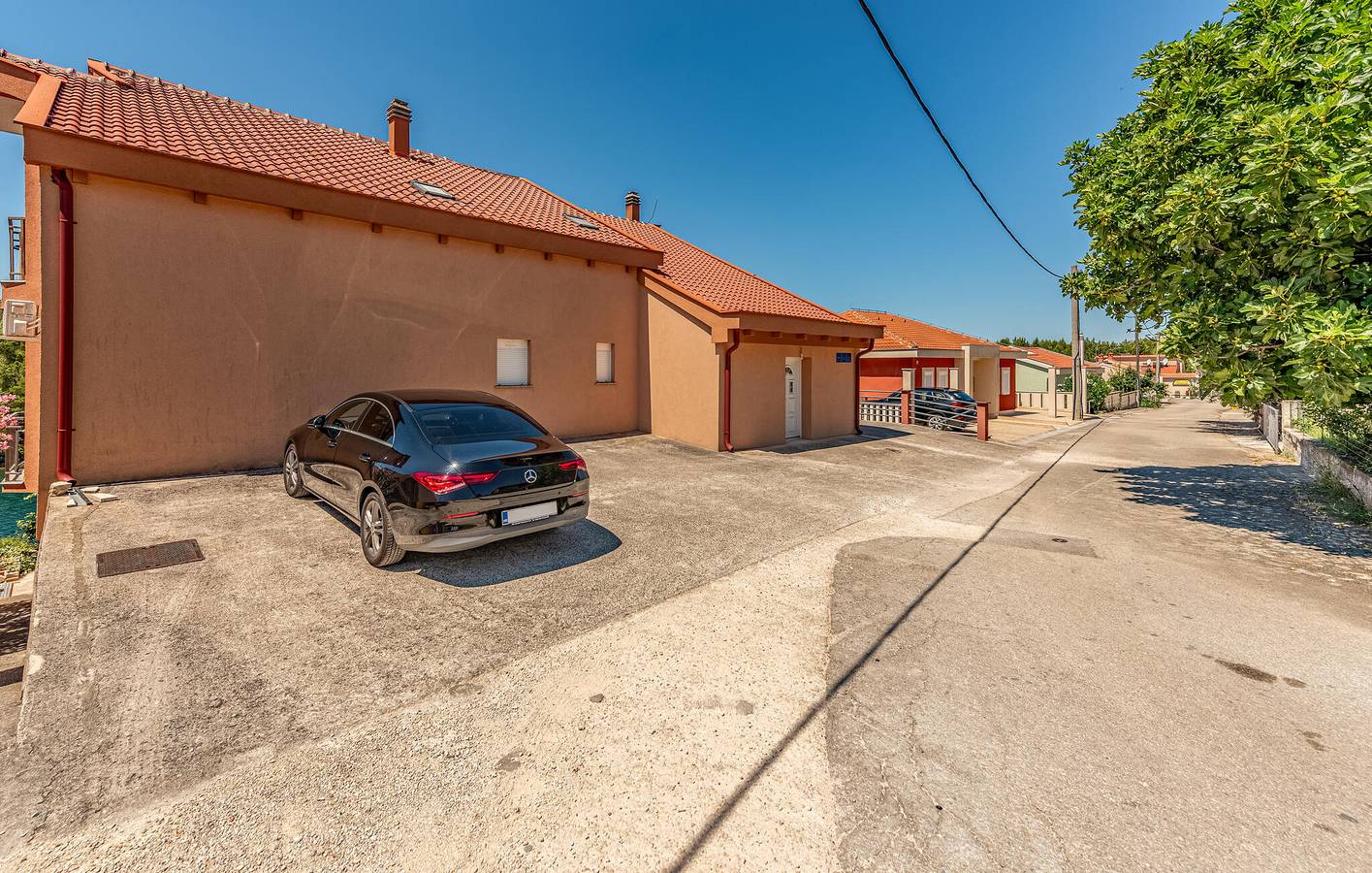 Ganze Ferienwohnung, Urlaub am Meer: Apartment mit Meerblick, WLAN und Terrasse in Obrovac, Zadar
