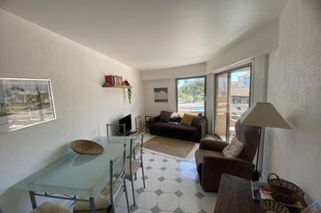 Gîte pour 4 personnes, avec balcon dans Gare D Antibes