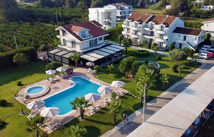 Bungalow für 3 Personen, mit Pool und Garten sowie Ausblick, mit Haustier in Montenegro