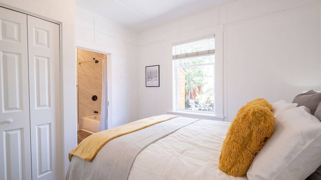 Chic Downtown Truckee Home | Desk, Pet Friendly | 9 Mins to Northstar Ski in Truckee, Nevada County