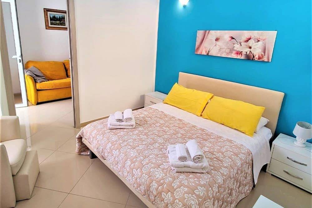 Geheel appartement, Apartment for 4 Guests Near the Seafront in Santa Maria di Castellabate, Cilento