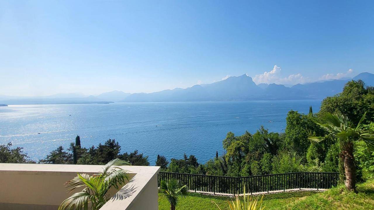 La maison sur mer in Garde, Montagnes autour du lac de Garde