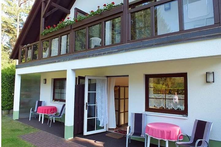 Ferienwohnung für 4 Personen, mit Balkon und Whirlpool sowie Garten