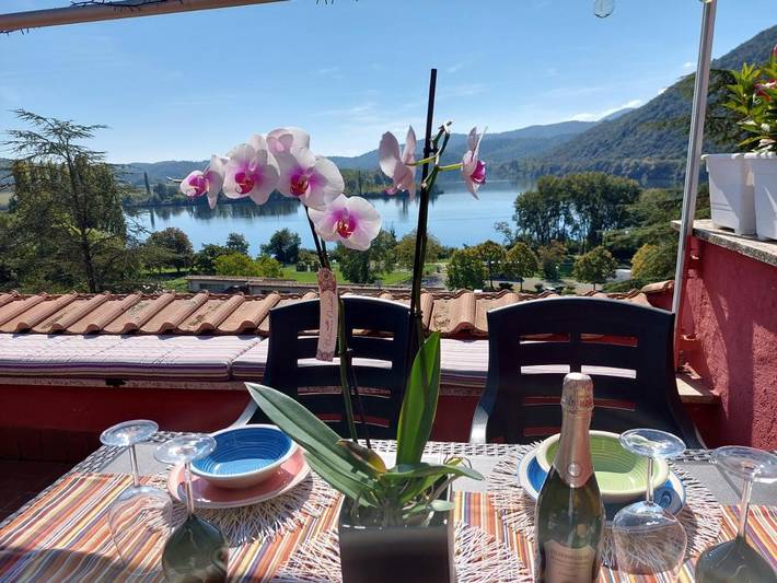 Ferienwohnung für 5 Personen, mit Balkon und Terrasse sowie Seeblick und Ausblick