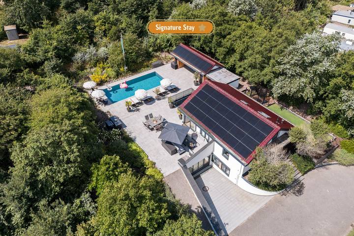 Ferienhaus für 18 Personen, mit Terrasse und Garten sowie Pool und Sauna