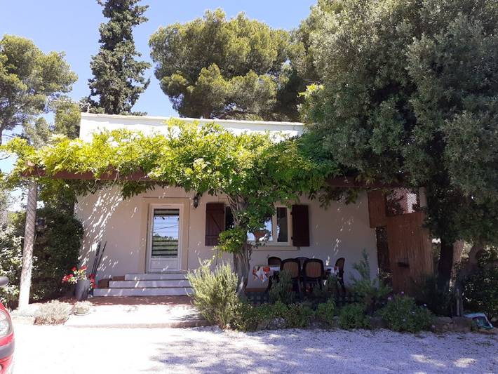 Gîte pour 4 personnes, avec terrasse ainsi que jardin et piscine