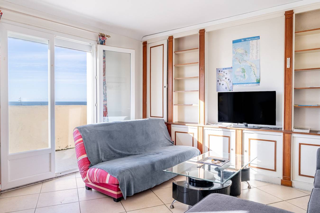 Appartement entier, Appartement 'Face Mer 50m Plage' avec vue sur la mer, terrasse privée et Wi-Fi in Barbâtre, Noirmoutier