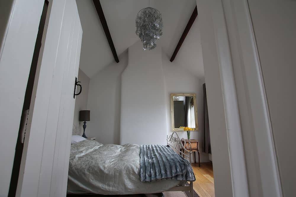 Stunning Scandinavian Boutique Cottage Retreat with Rolling Countryside Views in Wirksworth, Derbyshire