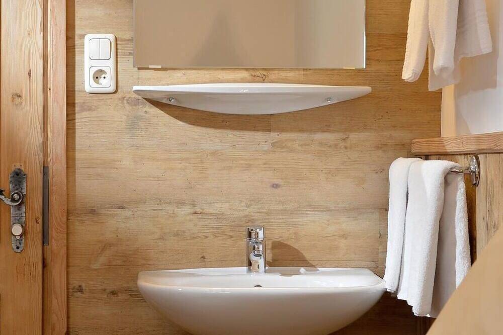 \"Schlafen im Hexenwasser\" Vierbettzimmer - Alpengasthof Hochsöll in Söll, Kaisergebirge