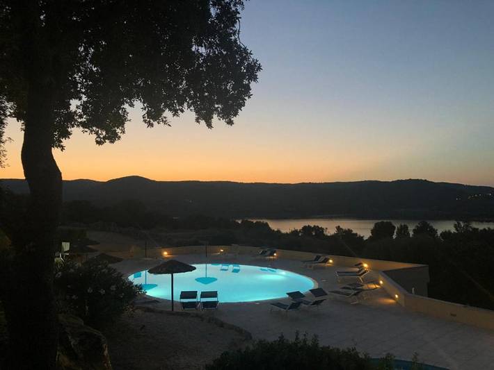 Hôtel pour 2 personnes, avec vue et vue sur le lac ainsi que jardin et piscine à Sant'Antonio di Gallura - 3