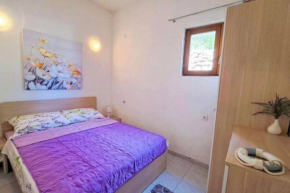 Ganze Wohnung, 2-Zimmer-Ferienwohnung mit Terrasse und Meerblick Medici, Omis in Mimice, Split-Dalmatien