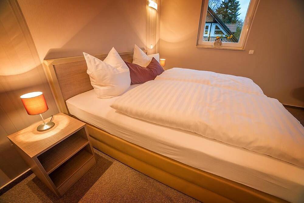 Ganze Wohnung, Doppel-/Zweibettzimmer mit Bad und Gartenblick in Weisen, Prignitz