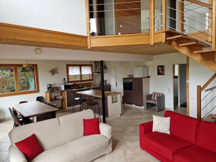 Location de vacances pour 8 personnes, avec terrasse, adapté aux familles à Saint-Claude-de-Diray