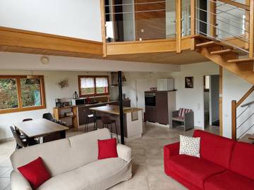 Gîte pour 8 personnes, avec terrasse, adapté aux familles à Saint-Claude-de-Diray