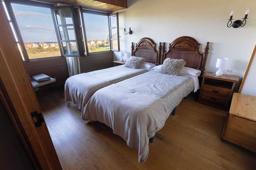 Entire apartment, Apartment 2 Las Mimosas - In Asturias, Ideal For Families And Friends in Soto del Barco, Costa Verde (Spain)
