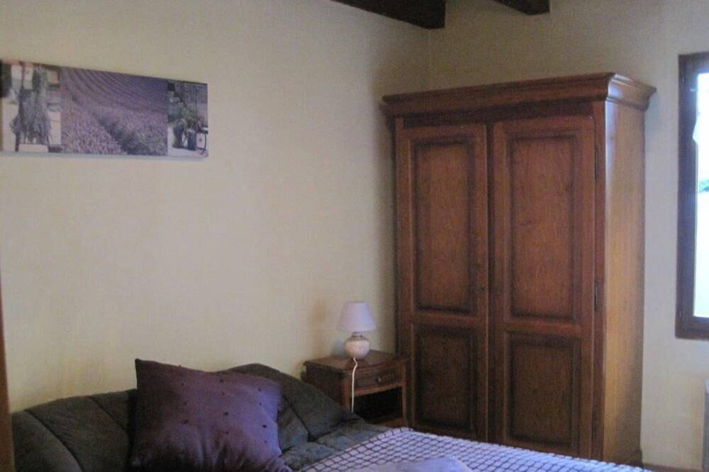 Les Chênes 2: a green setting in Eugénie-les-Bains, Landes