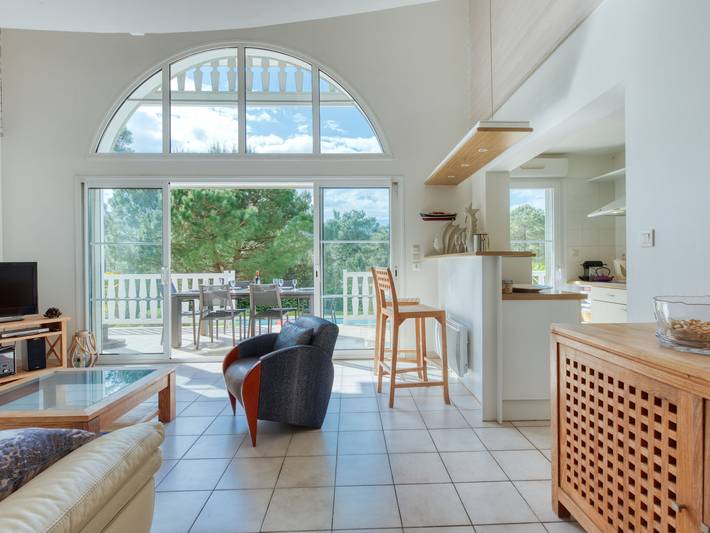 Location de vacances pour 6 personnes, avec piscine ainsi que jardin et terrasse dans Golf de la Méjanne - 4