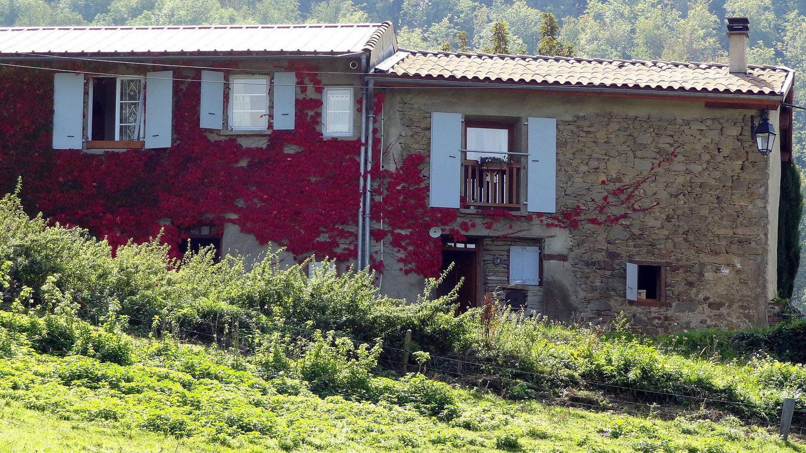 Gîte La Grange Neuve, au pied du Château de Montségur in Montferrier, Ariège