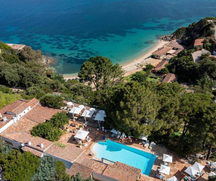 Hôtel pour 2 personnes, avec jacuzzi et sauna ainsi que piscine et jardin