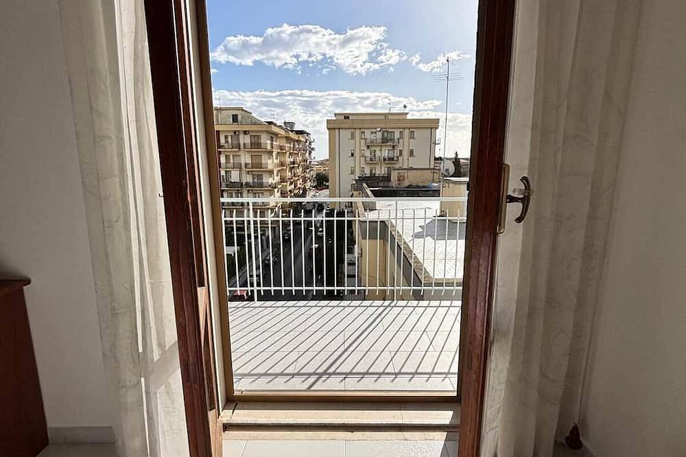 Ganze Wohnung, A spacious apartment in the city center, just 250 meters from the sea in spiaggia della Galleria (Satriano), Soverato