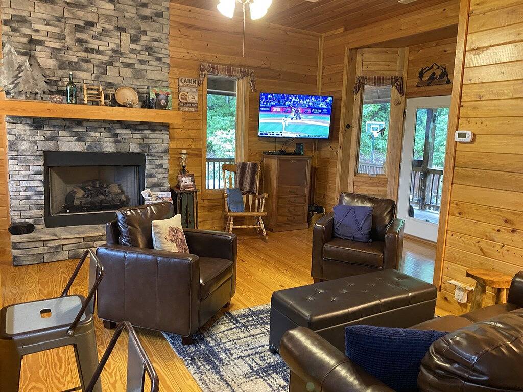 Private Cabin with Mountain Views, Fire pit, Wraparound Deck, and Game room! in Jackson County