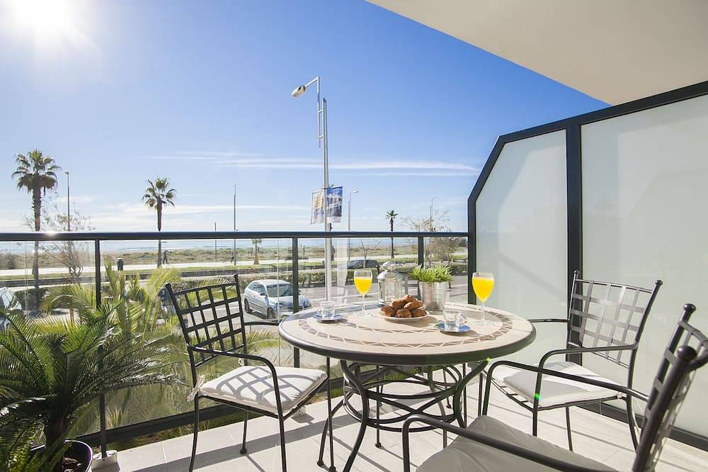 Entire apartment, Exterior Apartment Cx3Jx in Castelldefels, Baix Llobregat