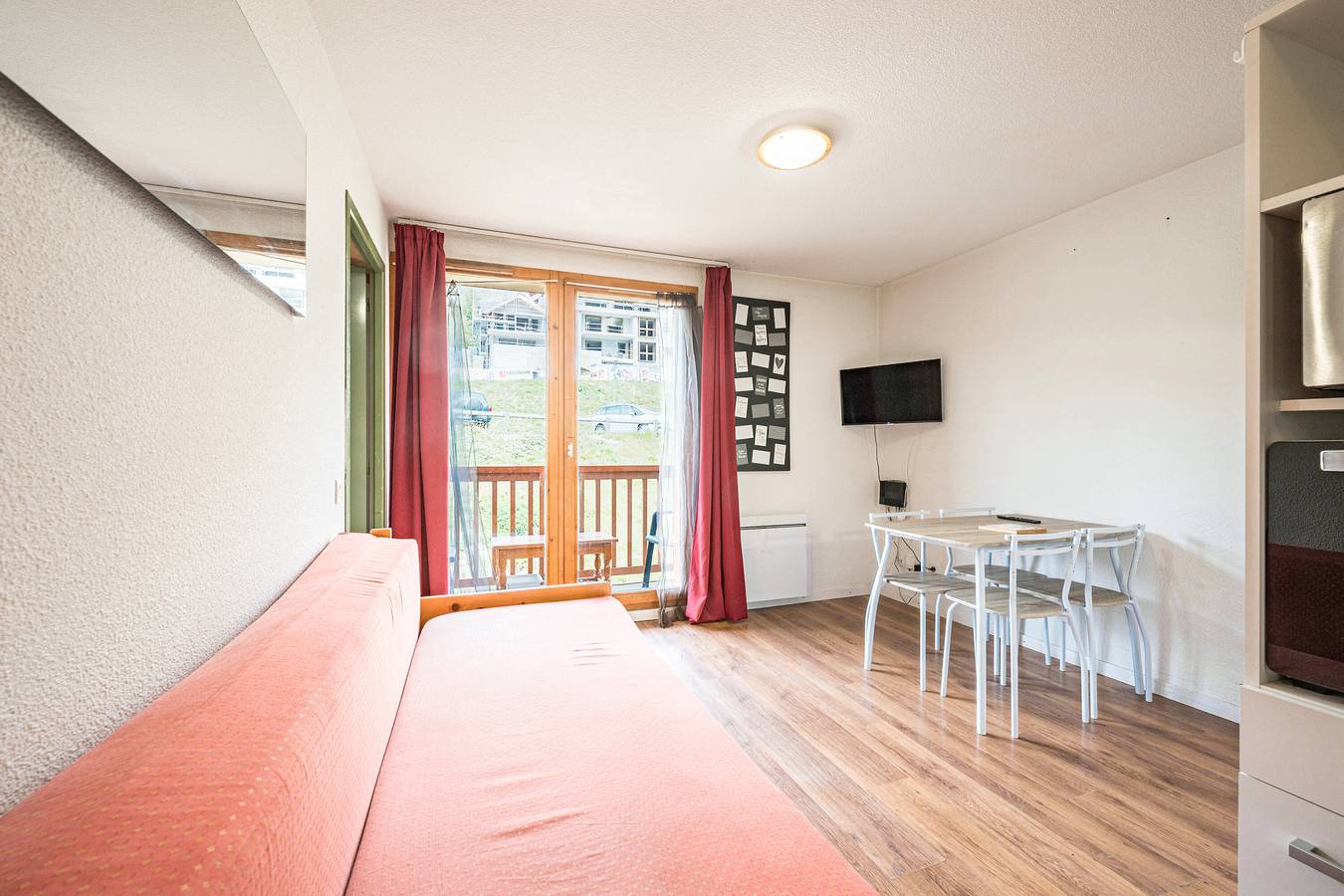 Apartamento entero, Apartamento 'Bds1 37 4/5 Plazas' con vistas a la montaña, balcón y Wi-Fi in Montgellafrey, Le Grand Domaine
