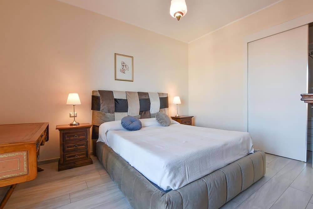 Entire apartment, Gorgeous apartment in Gioiosa Marea with house a mountain view in Gioiosa Marea, Messina Province